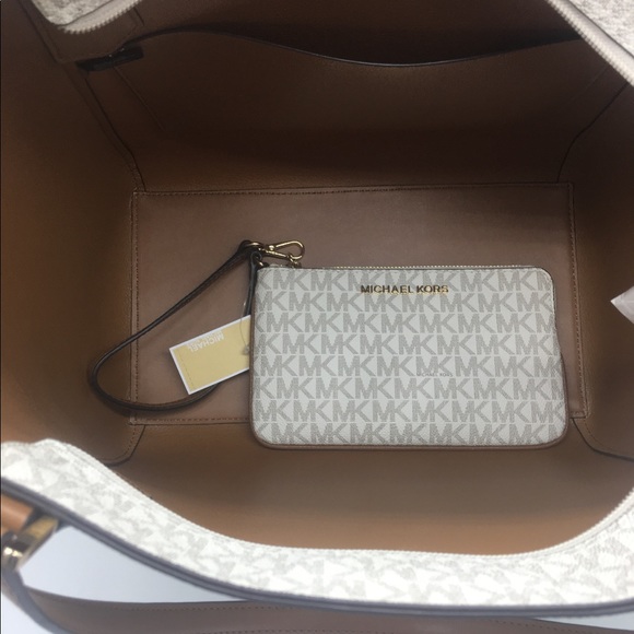 Michael Kors KIMBERLY LARGE Bonded Tote& Wristlet - Picture 7 of 8